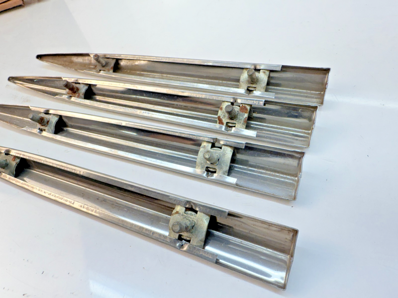 (1) NOS 1946 - 1948 BUICK SUPER & ROADMASTER SPEAR MOLDING TRIM 1328943 B32-303