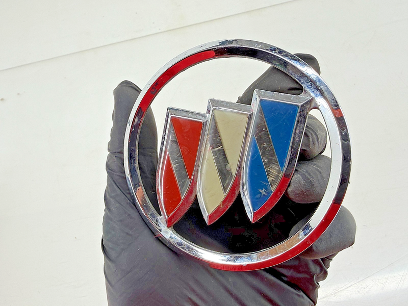 OEM 1986 1987 1988 1989 Buick Skyhawk Front End Fascia Emblem 25527519 E7-130