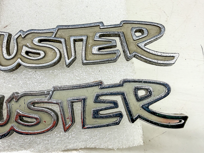 OEM 1972 - 1976 PLYMOUTH DUSTER FENDER EMBLEM PAIR MOPAR 3680304 E10-9
