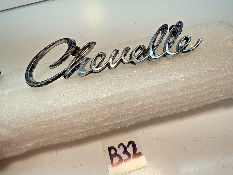 VINTAGE 1968 CHEVY CHEVELLE REAR DECK EMBLEM SCRIPT 7740129 GM B32-47