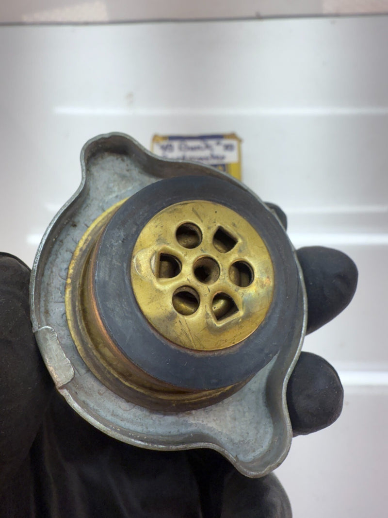 NOS Evrseal R-10 Radiator Pressure Cap Buick 1948 14lbs Willys '37 to '41 C20-9