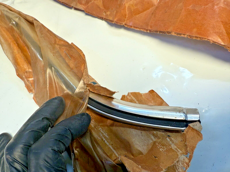 (1) NOS 1984 AMC Jeep Renault Fender Trim Moulding 8131766 84 S2-38