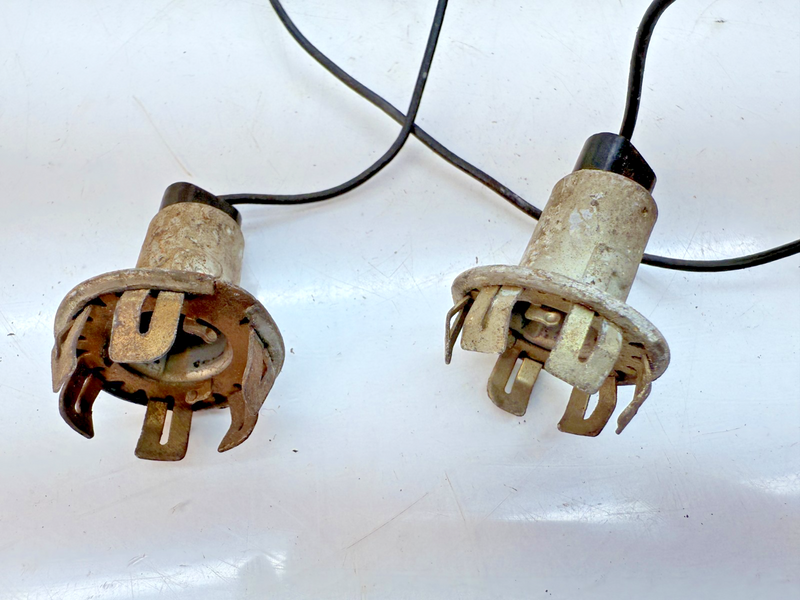 OEM 1960 CHEVY IMPALA PAIR LIGHT SOCKETS BRAKE LIGHT / TAIL LIGHT 5950187 E6-51