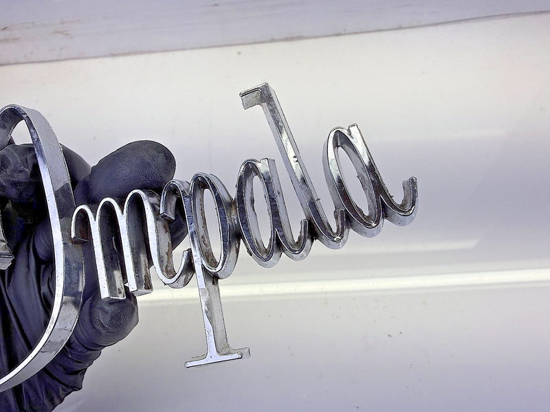 OEM 1968 Chevrolet Impala Front Fender Script Emblem Name Plate 3917489 68 E8-83