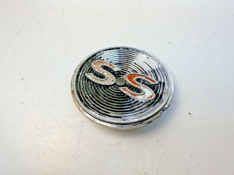OEM 1964 Chevrolet Impala SS Floor Console Emblem Badge 3843986 E7-92