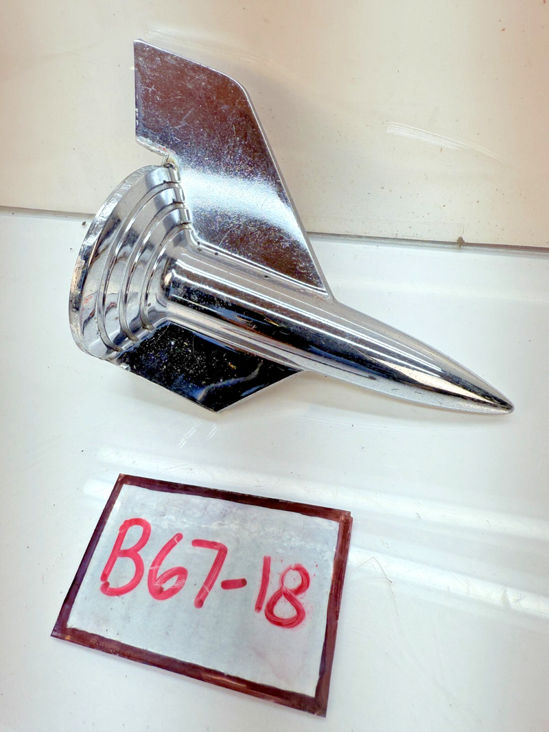 OEM 1957 Chevy Bel Air Nomad Rocket Bullet Hood Ornament 3738985 B67-18