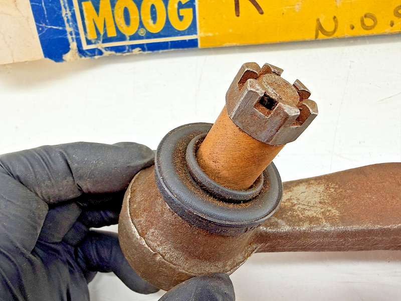 NOS 1963 1964 Ford Falcon Mercury Comet Manual Steering Pitman Arm K-8111 C18-53