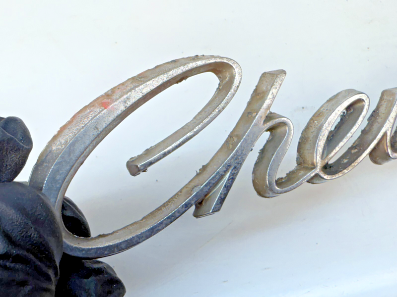RARE Vintage CHEVROLET Emblem Metal Script Logo Lettering B32-349