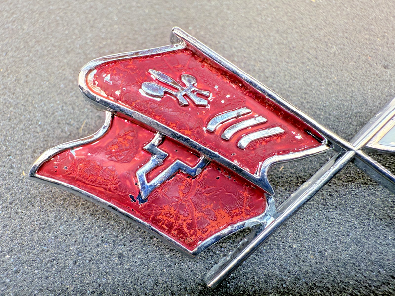 OEM 1968 1969 1970 1971 1972 CHEVROLET CORVETTE NOSE EMBLEM NAMEPLATE E7-82
