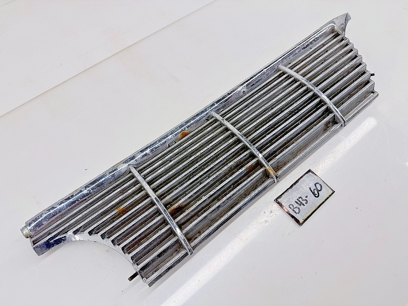 OEM 1961 Pontiac Left Grille Catalina Super Duty Bonneville GM 538535 B43-60