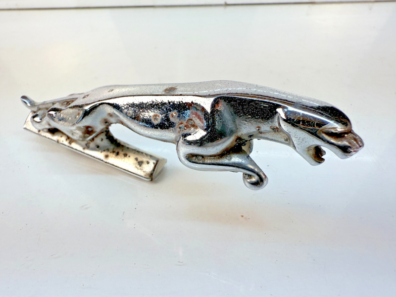 OEM 1980 JAGUAR XJ6 CAT LEAPING HOOD EMBLEM LOGO BADGE SYMBOL 7242653 B32-230