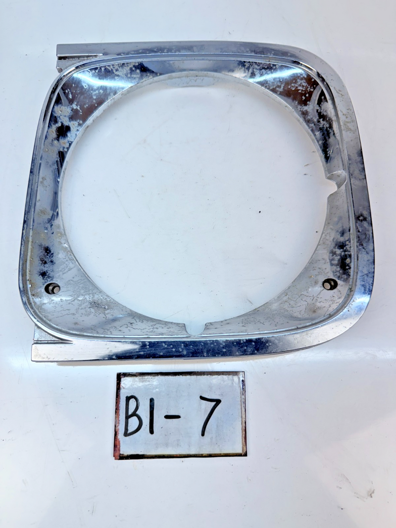 Passenger Right Headlight Door/Cover Trim Bezel 1972 CHEVY CHEVELLE 6261958 B1-7