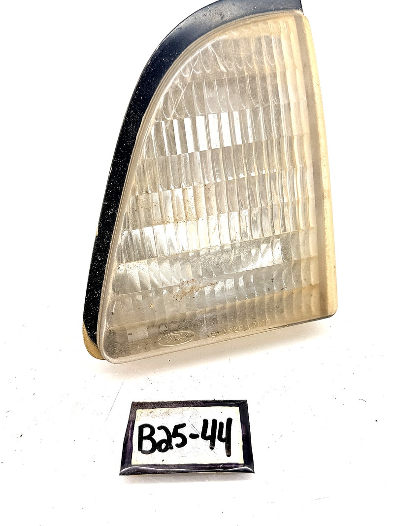 OEM 1987 - 1993 Ford Mustang Front LH Turn Signal Lamp Lens E7ZB-13216-AA B25-44
