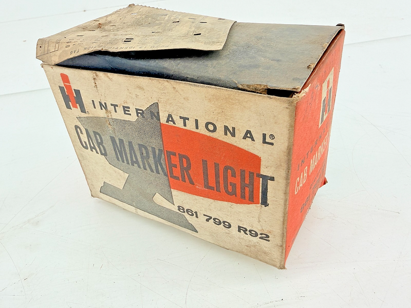 NOS 1969 - 1978 International Harvester Cab Marker Light 861 799-R92 C70-33