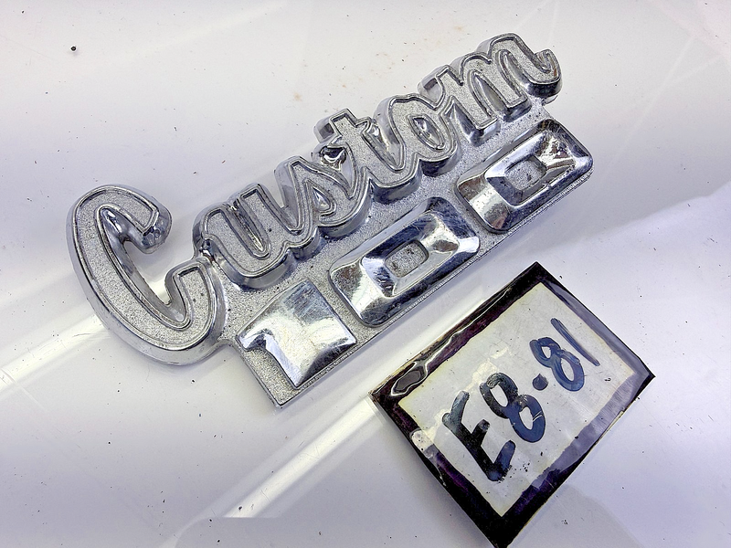 OEM 1971 - 1980 Dodge D100 Truck Pickup Custom 100 Emblem 3498345 E8-81