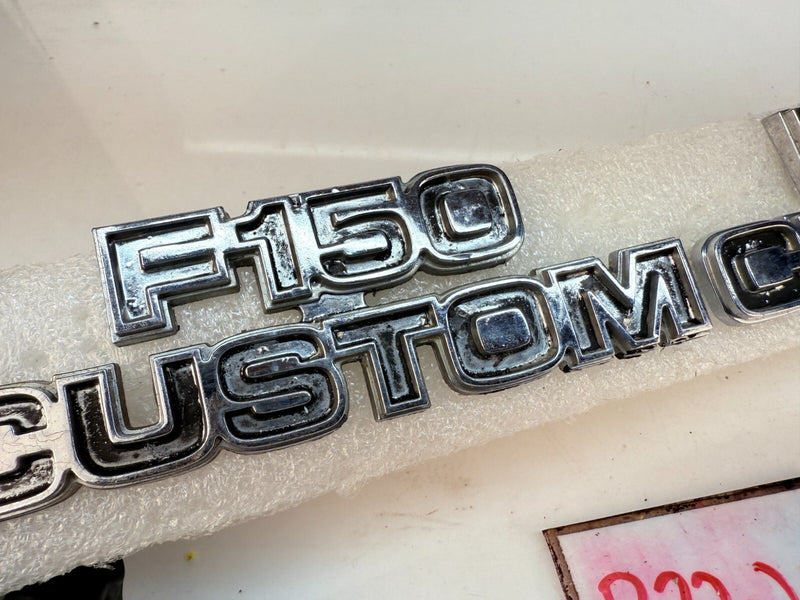 OEM 1973 -1979 F-150 CUSTOM Pair Front Fender Emblem Badge D7TB16702DWC B32-262