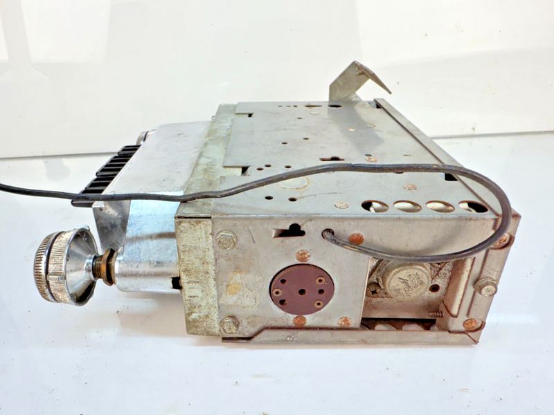 OEM 1967 CHEVROLET IMPALA BEL AIR BISCAYNE AM RADIO B68-5