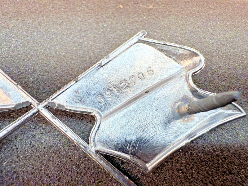 OEM 1968 1969 1970 1971 1972 CHEVROLET CORVETTE NOSE EMBLEM NAMEPLATE E7-82