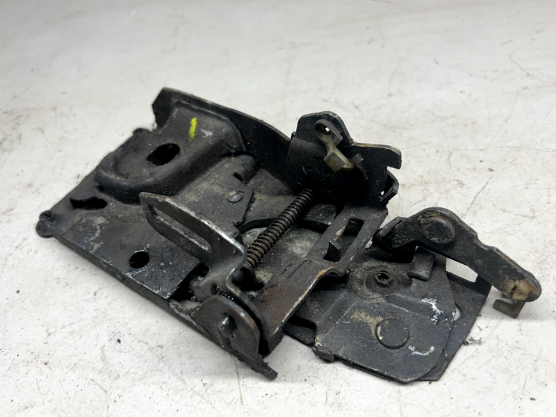 OEM 73-87 CHEVY GMC TRUCK SUBURBAN LH DOOR LATCH SYSTEM K5 C10 K10 U1A-B19-1