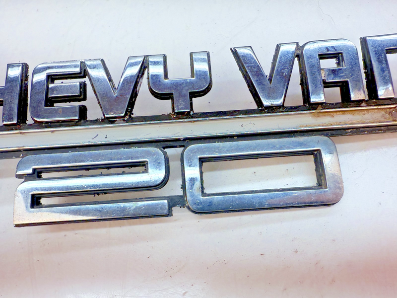 OEM  1985 - 1995 CHEVROLET VAN 20 FENDER EMBLEMS GM 14052242 B84-36