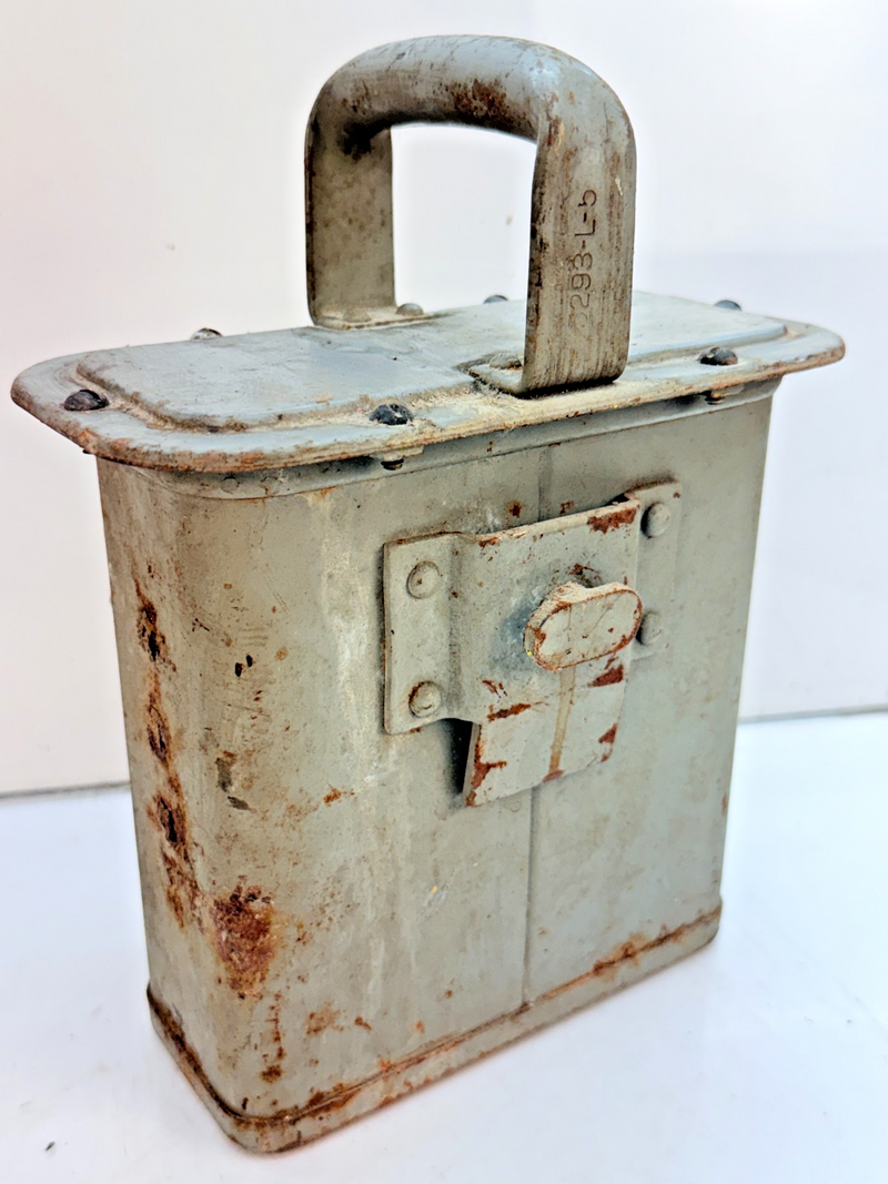Original WWII Navy Battery Lantern 9-S 5293L Type JR-IS Delta STEAM PUNK B78-20