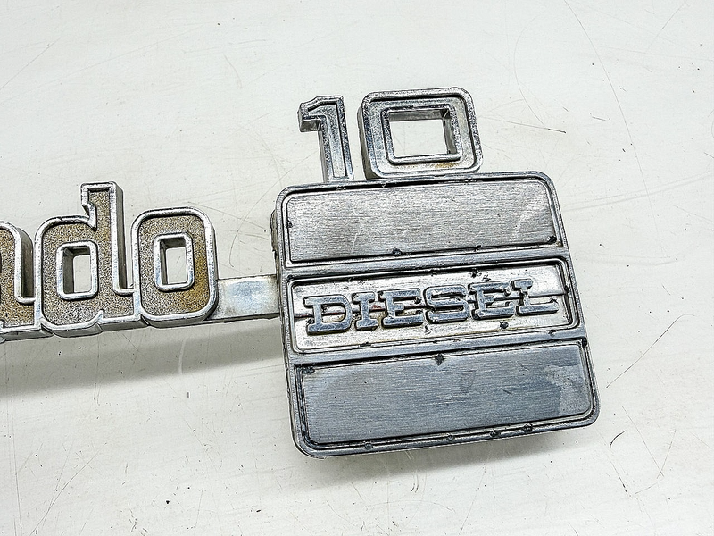OEM 1975 - 1980 CHEVY SILVERADO 10 DIESEL FENDER EMBLEM PAIR 14016642 E10-2