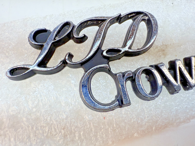 OEM 1983 - 1986 Ford LTD Crown Victoria Roof Pillar Emblem Badge E6-4