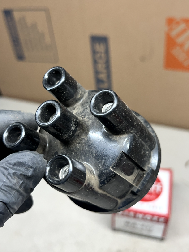 NOS TRW Niehoff Automotive Parts WA-417 Distributor Cap B30-100