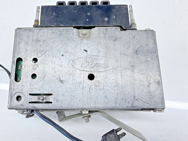 OEM FORD D4AA-18806-AA 1974 GALAXIE LTD THUNDERBIRD PHILCO AM RADIO C77-19