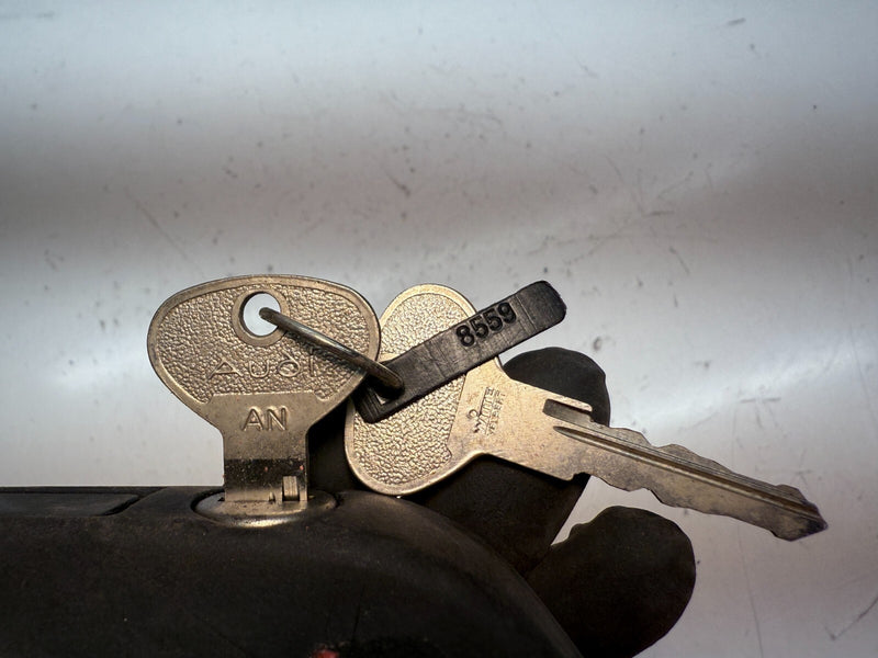 OEM Audi 4000 80-87 5000 80-83 Coupe Right Front Outer Door Handle 813837206C C7