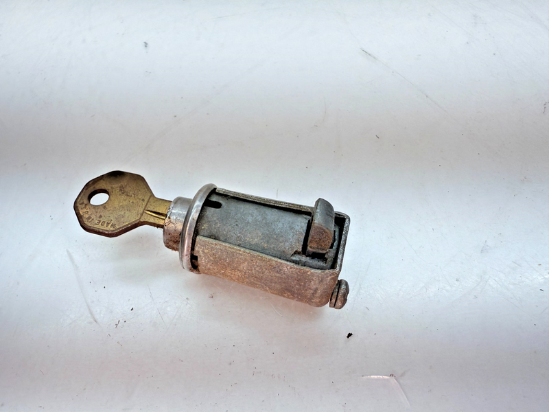 OEM 1955 - 1962 Chevy Belair Corvette Dash Glove Box Latch Lock w/Key B83-76