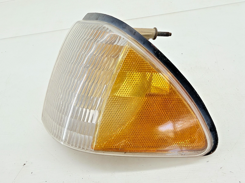 OEM 1987 - 1993 Mustang Cobra LH Front Side Marker Light E7ZB-15A429-AC B25-39