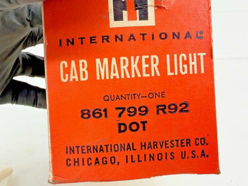 NOS 1969 - 1978 International Harvester Cab Marker Light 861 799-R92 C70-32