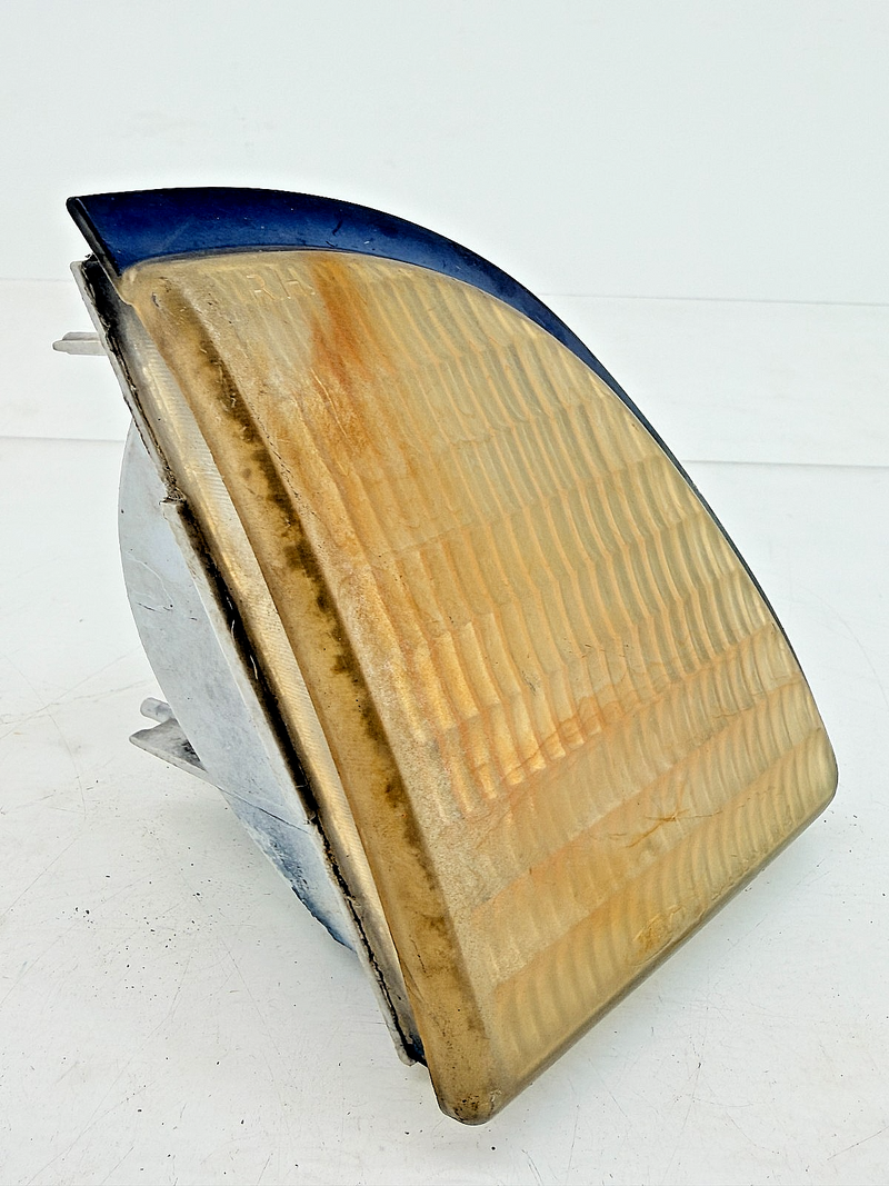 OEM 1987 - 1993 Ford Mustang Front RH Turn Signal Lamp Lens E7ZB-13215-AA B25-49