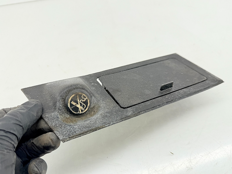 OEM 1985 1986 Ford Mustang Console Ashtray & Receptacle E0ZB-66048A06-C11 C65-3