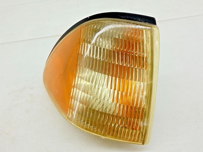 OEM 1987 - 1993 Mustang Foxbody RH Front Side Marker Light E7ZB-15A428-AC B25-43