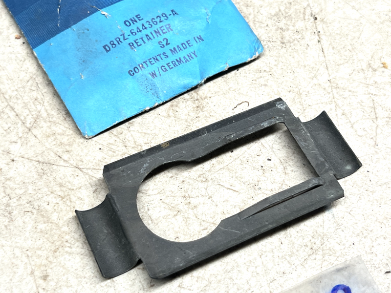 NOS OEM Ford D8RZ-6443629-A Lock Cylinder Retainer B29-A 80