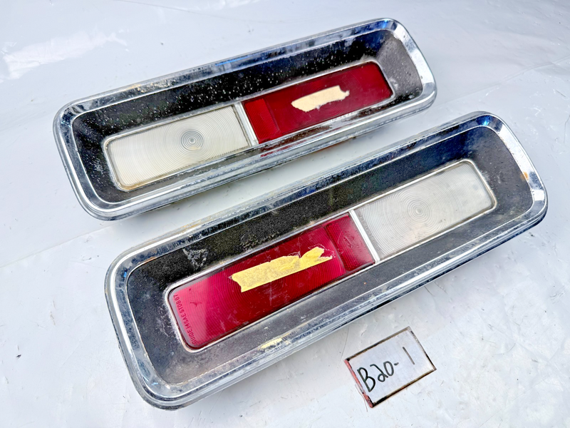 OEM 1967 1968 CHEVY Camaro PAIR Tail lights LH 5959299 RH 5959300 B20-1