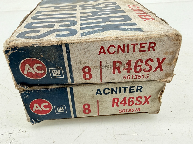 (1) NOS 1975 1976 Chevy GM HEI 350 400 AC R46SX Spark Plugs Box of 8 C75-43