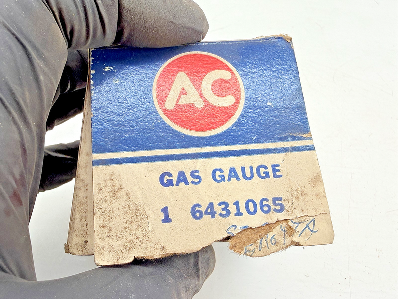 NOS 1968 1969 CHEVROLET CAMARO GAS GAUGE 6431065 C70-18