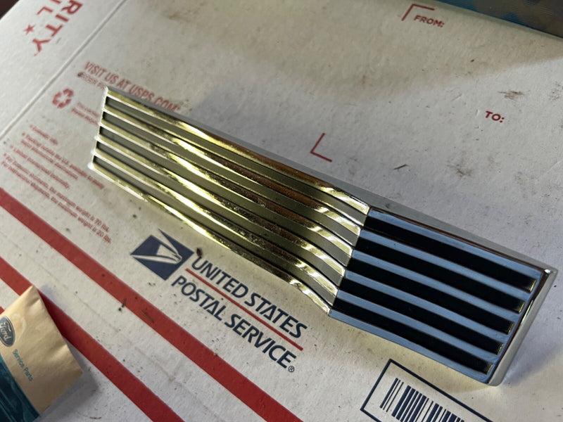 NOS 1962 Ford Thunderbird Quarter Panel Trim Molding Ornament C2SZ-63290A76-B 1*