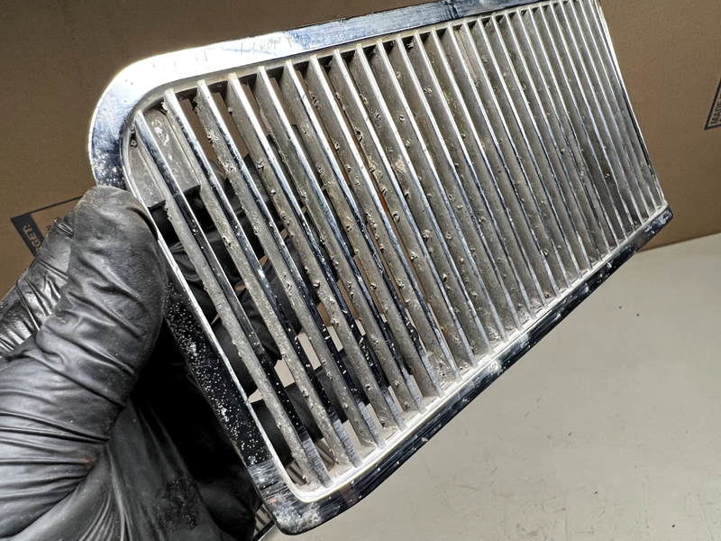 Original 1969 Chevrolet Chevelle Hood Inserts Grills 3915489 LH 3915490 RH B18-1