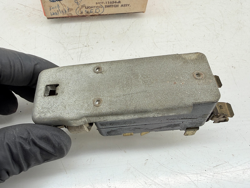 OEM 1959 - 1977 FORD TRUCK HEADLIGHT SWITCH SW-404 B9TF-11654-A USED C75-55