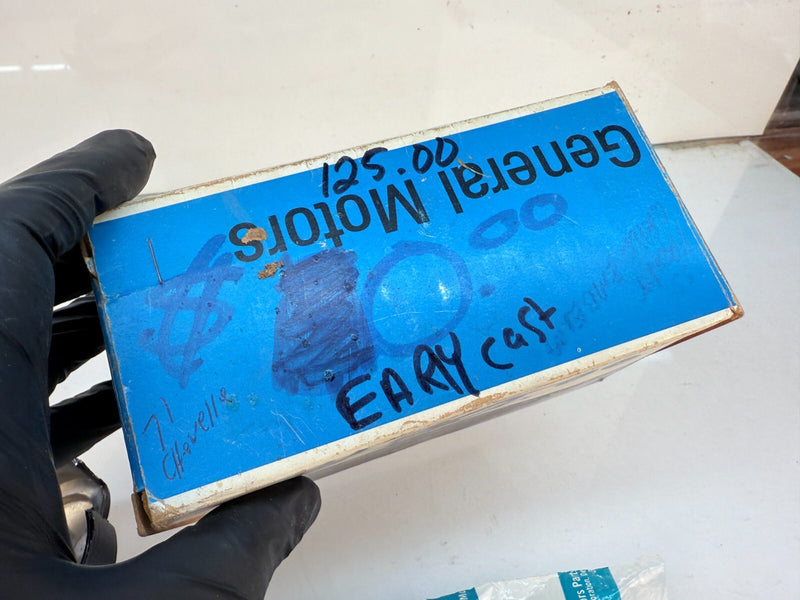 NOS EARLY CAST 1971 CHEVROLET CHEVELLE EL CAMINO SS GRILLE EMBLEM 3991036 B61-5