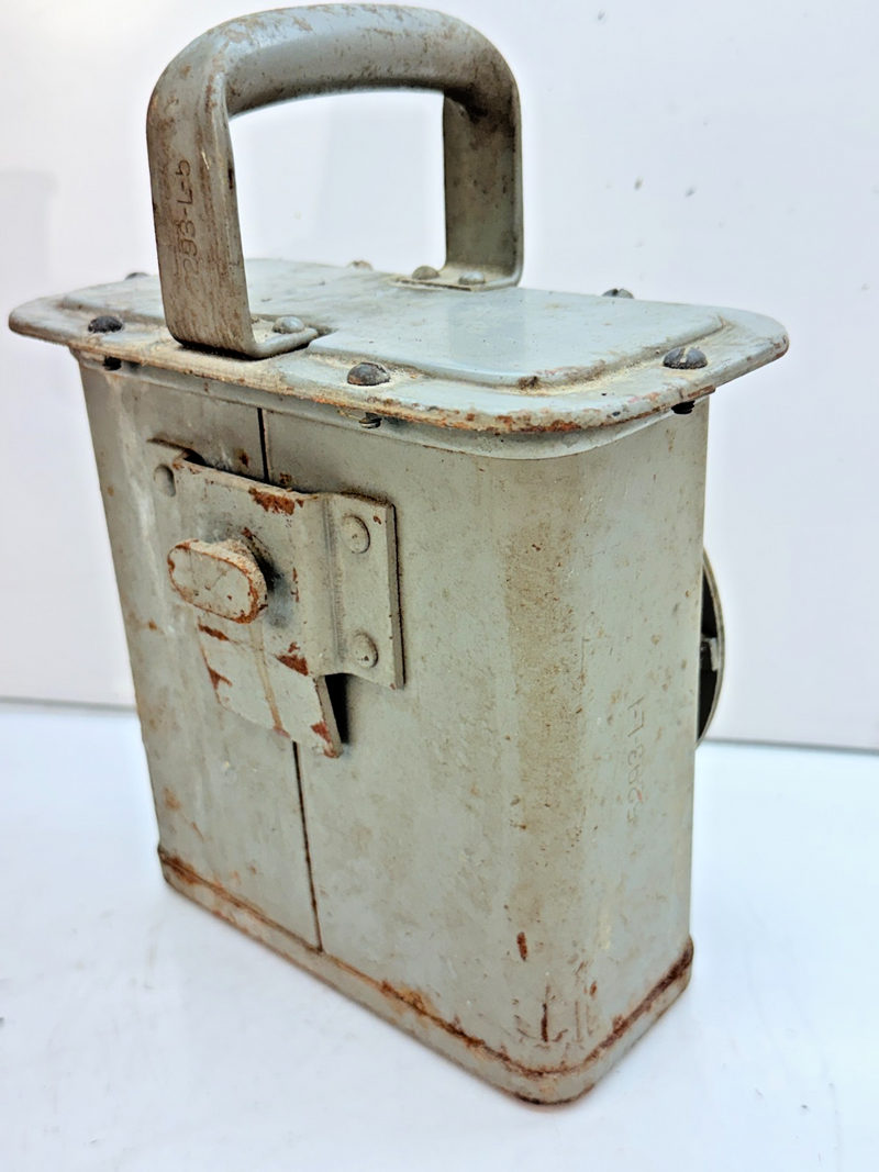 Original WWII Navy Battery Lantern 9-S 5293L Type JR-IS Delta STEAM PUNK B78-20