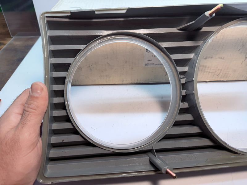 NOS OEM Mercedes Benz W123 240D 300D 300TD Right Head Light Trim C6-3