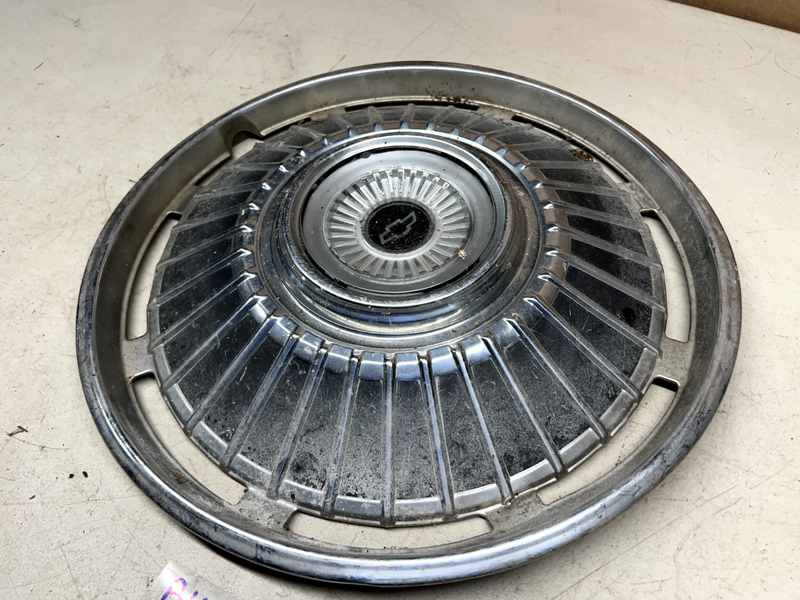 OEM GM 1964 Chevrolet Chevelle Malibu 14" Hubcap Wheel Center 64 B40-11