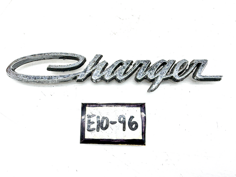 Vintage 1966 - 1974 DODGE CHARGER FENDER EMBLEM 2841886 E10-96
