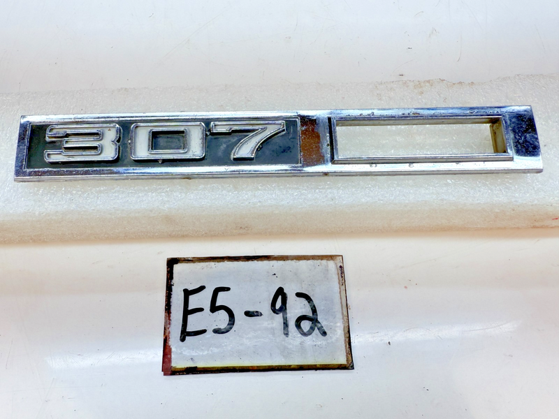 OEM 1969 Chevy Chevelle RH Front Fender Light Bezel Badge 350 3945292 E5-92