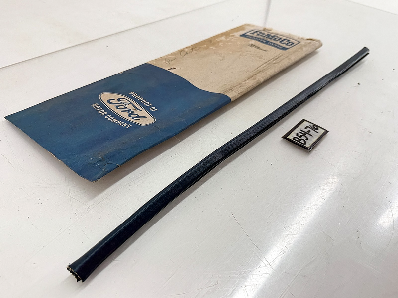 NOS 1965 FORD GALAXIE COUNTRY SEDAN CUSTOM WINDLACE C5AZ-5724486-BBC B54-76